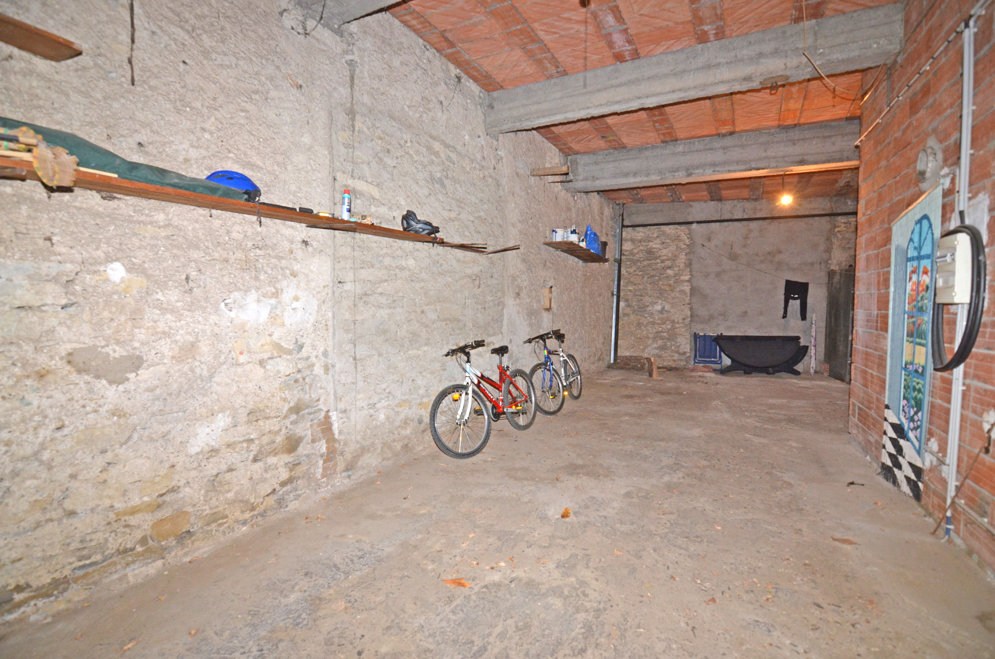 1376CA_barn.jpg