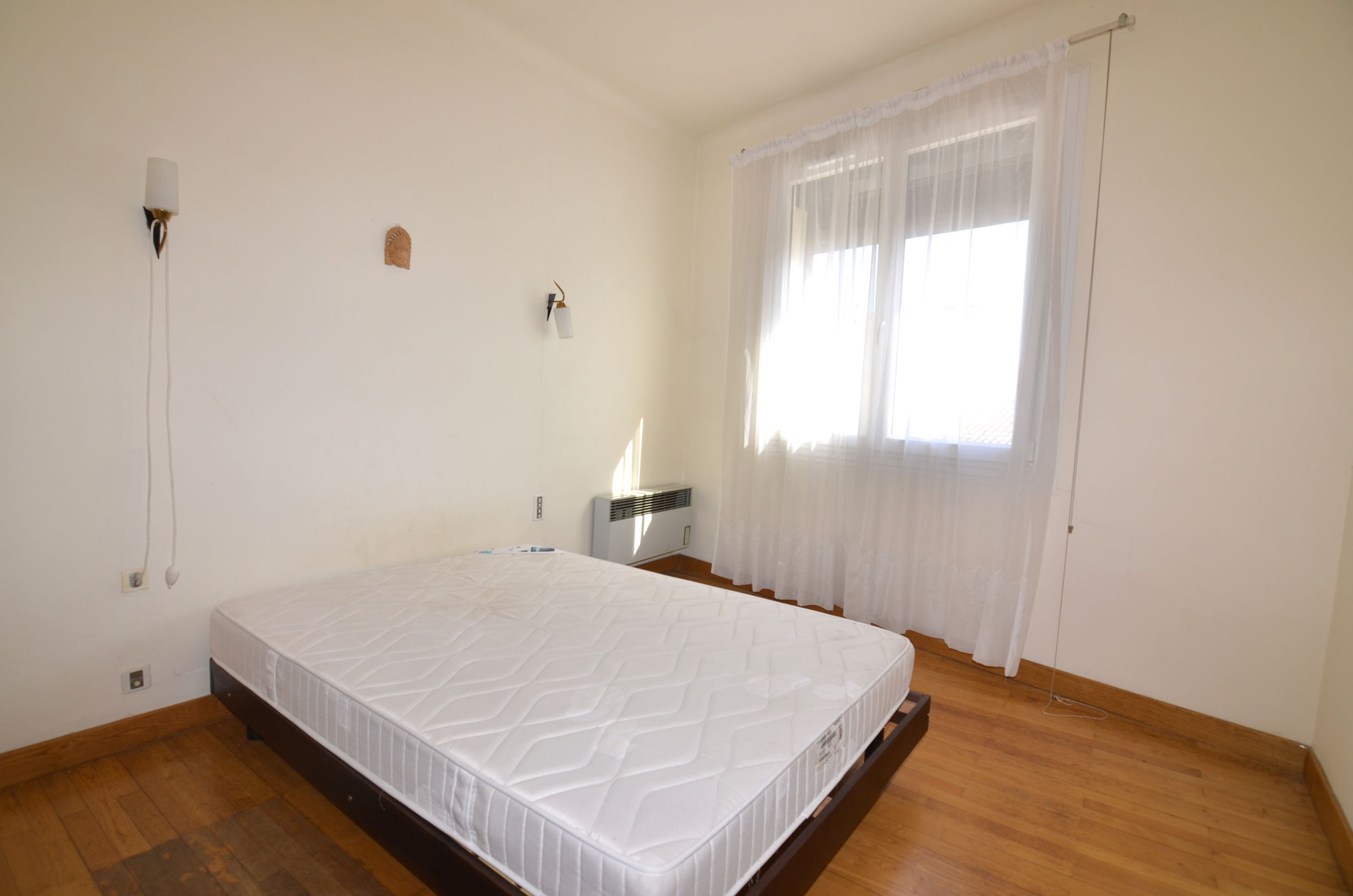 1376CA_bedroom.jpg