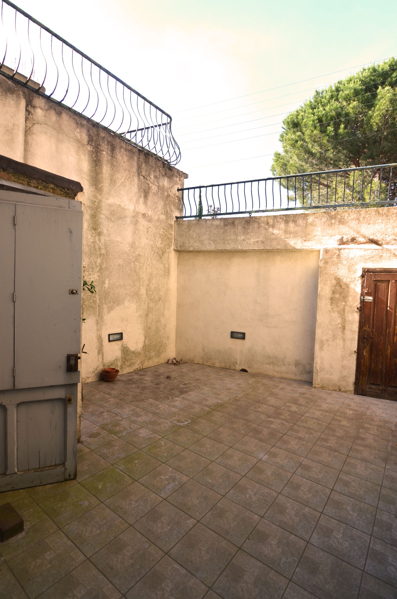 1376CA_cour_et_BBQ.jpg