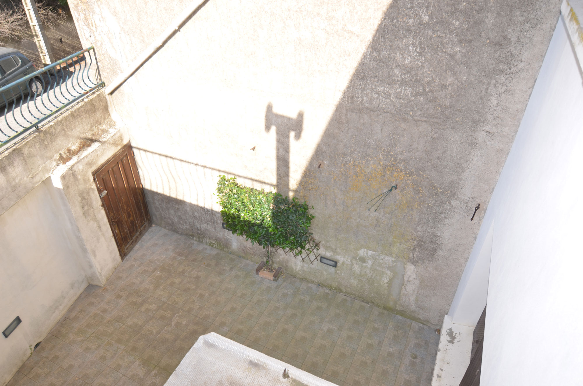 1376CA_courtyard1.jpg