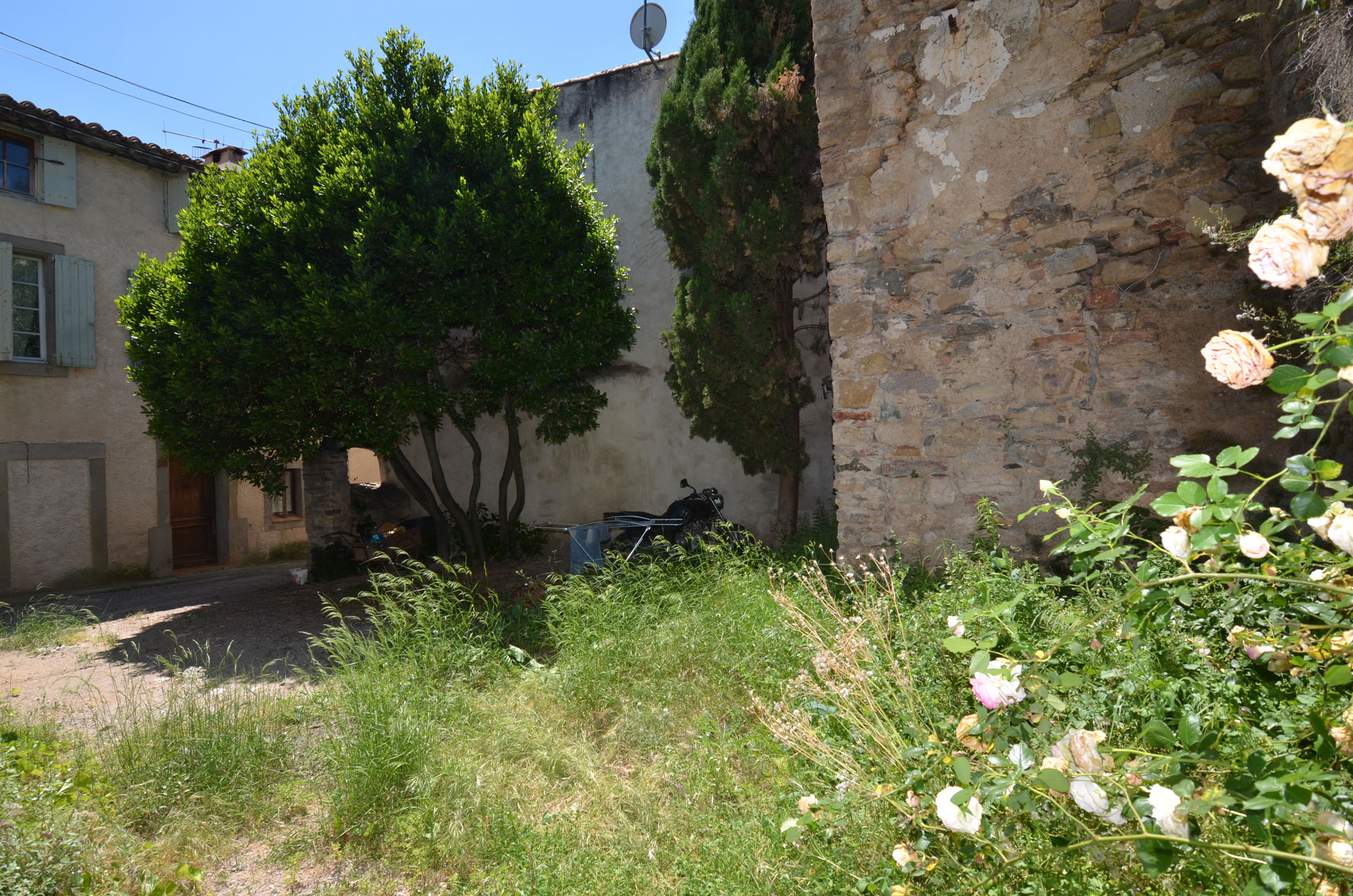 1379CA_land_next_to_building.jpg