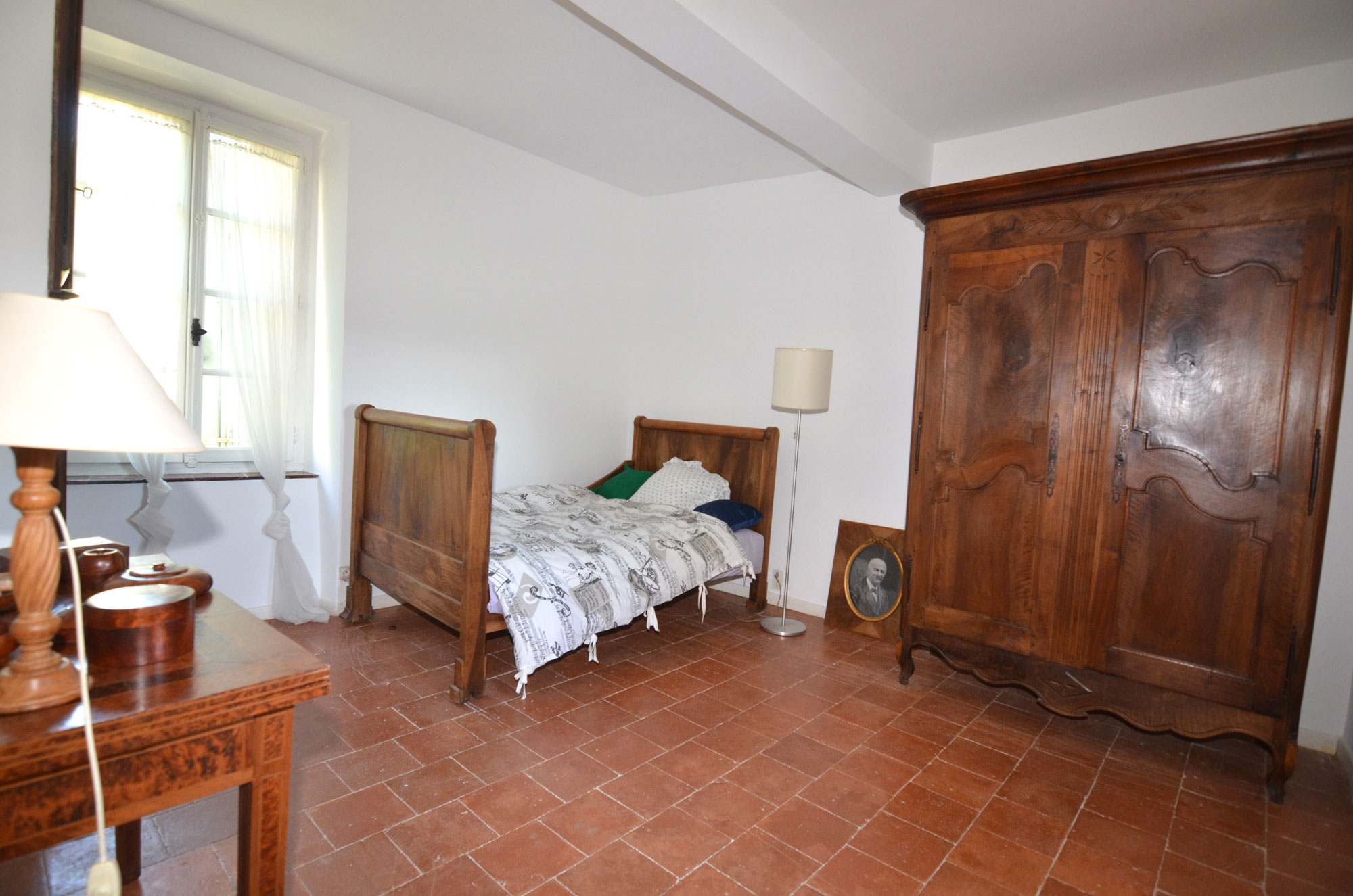 1380CA_bedroom.jpg