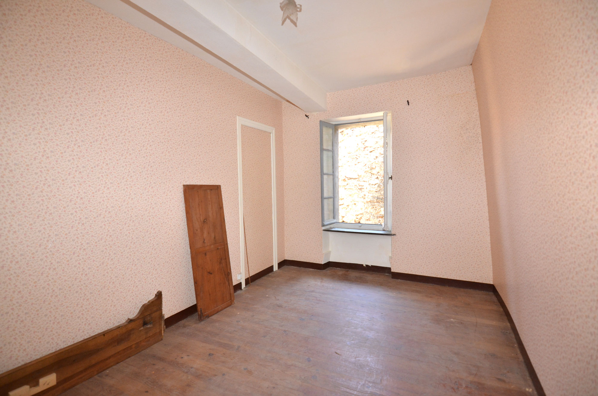 1381CA_bedroom.jpg