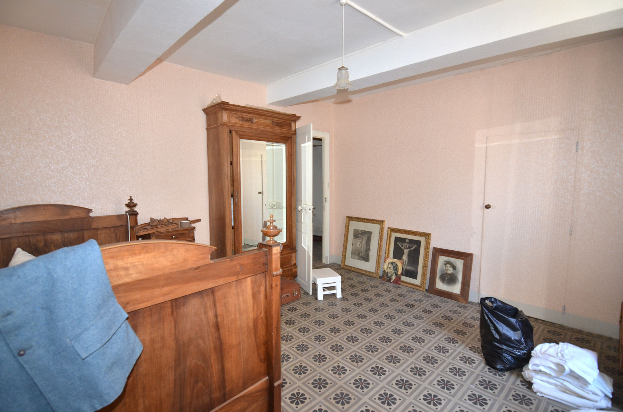 1381CA_bedroom1.jpg
