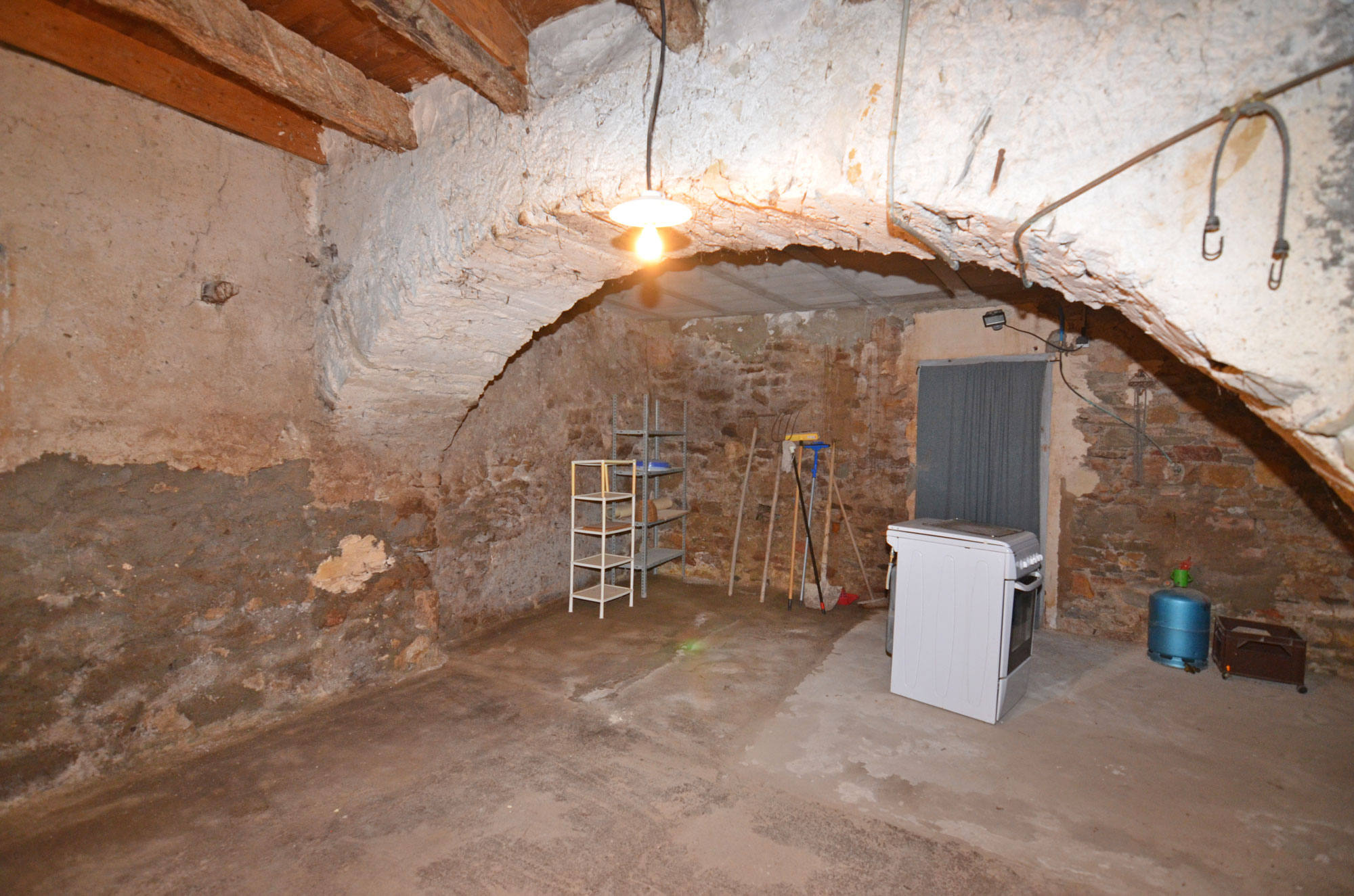 1381CA_cave.jpg