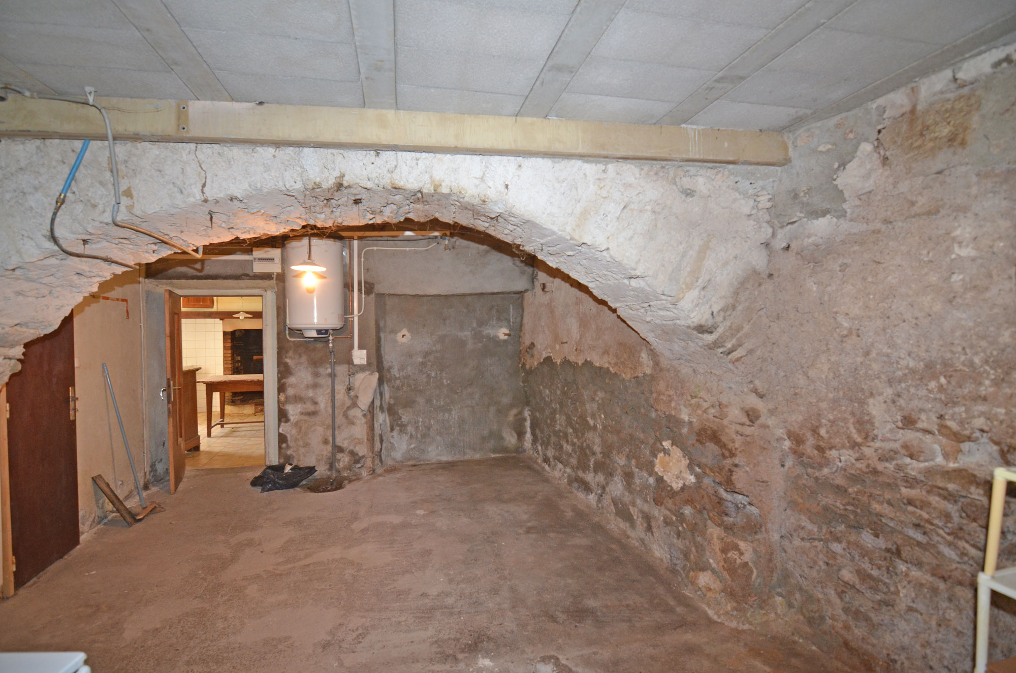 1381CA_cave1.jpg