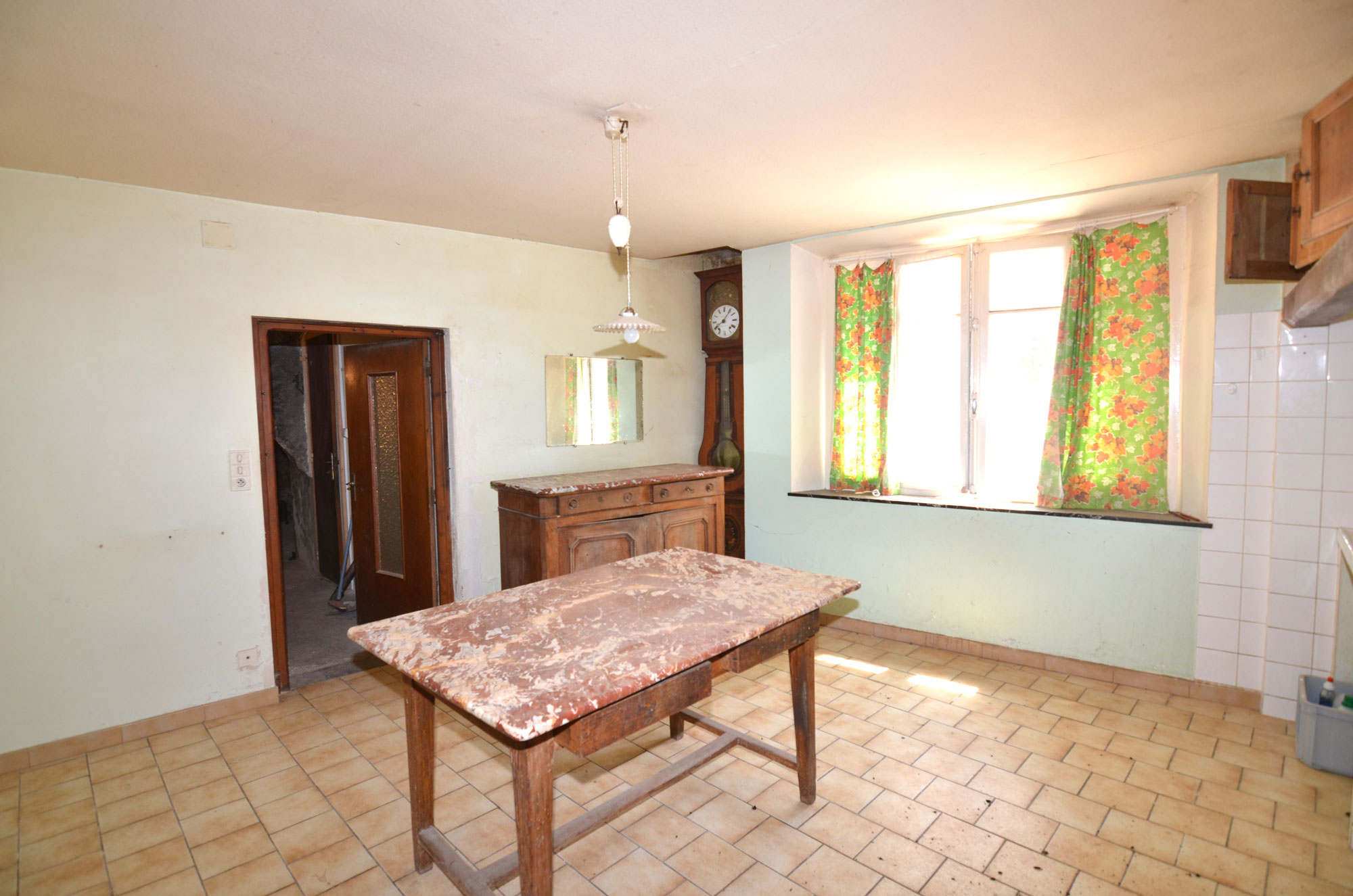 1381CA_kitchen.jpg