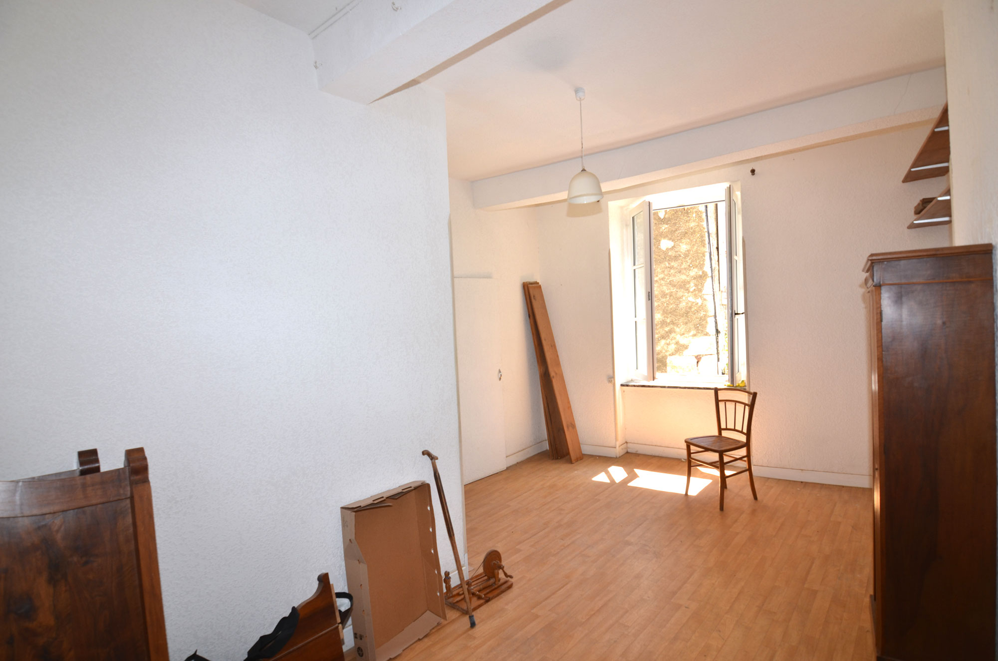 1381CA_room.jpg