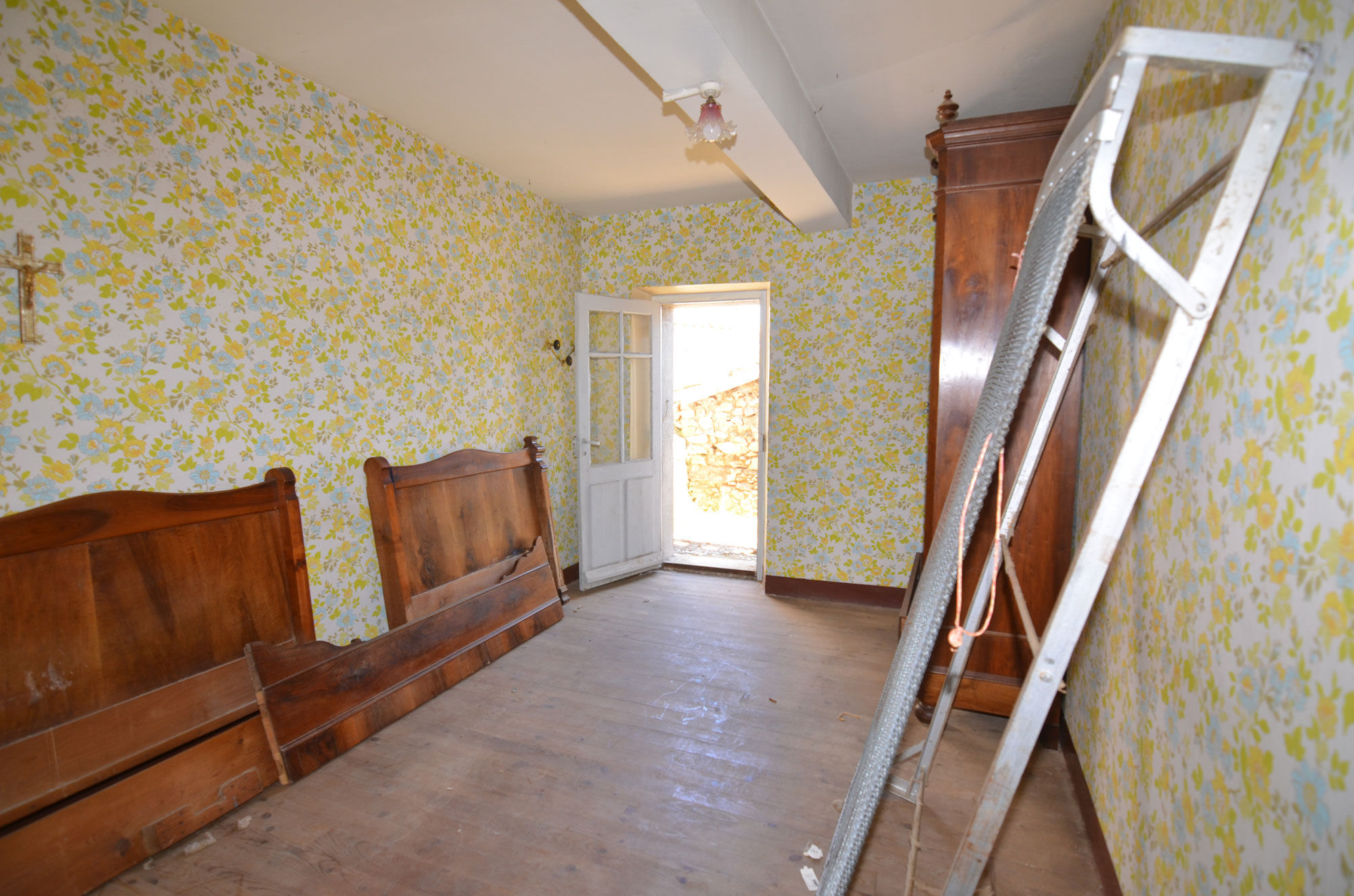1381CA_room_to_terrace.jpg