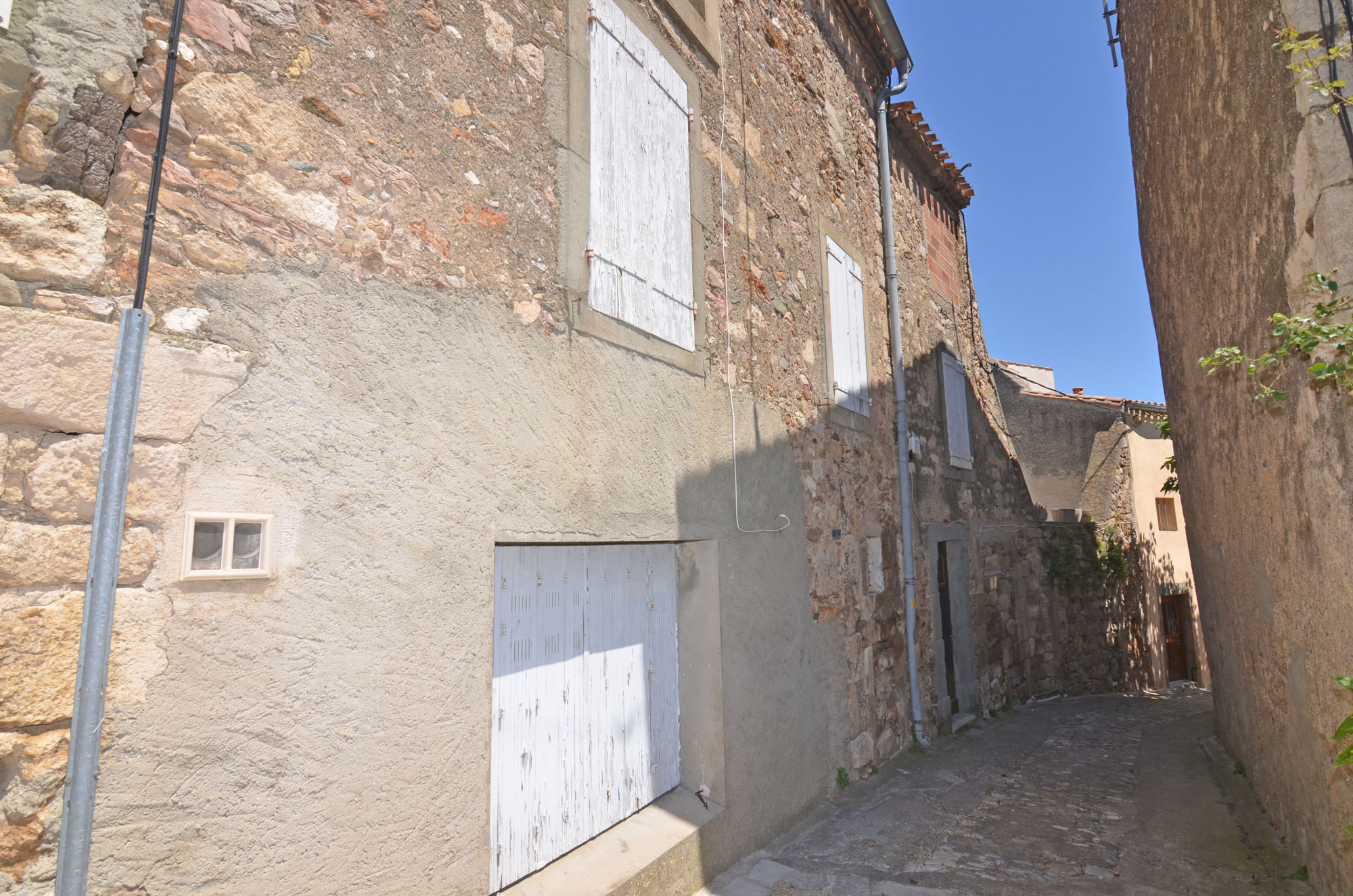 1381CA_ruelle.jpg