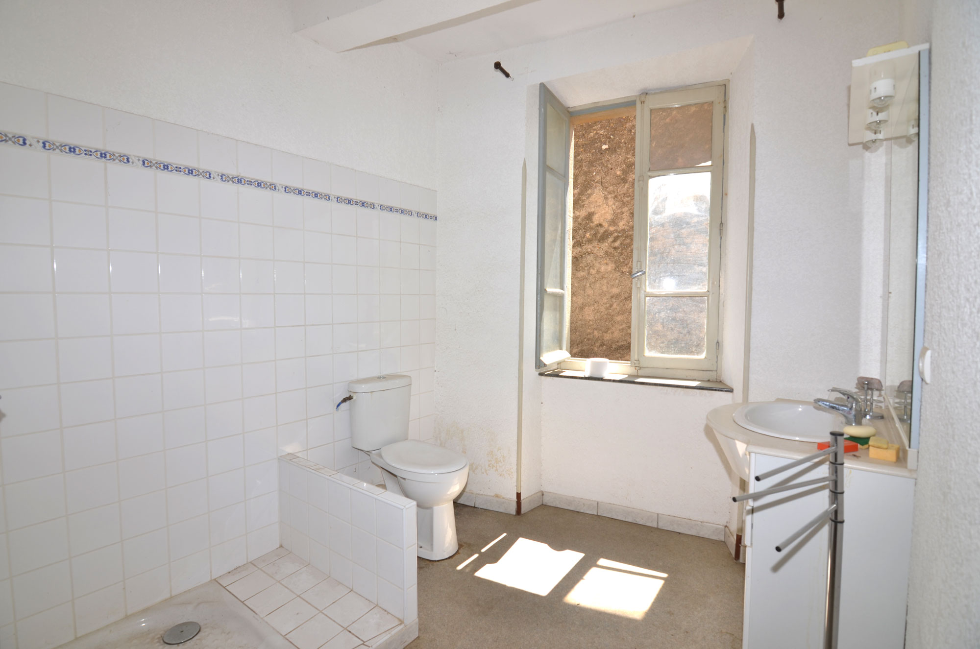 1381CA_salle_de_bain.jpg