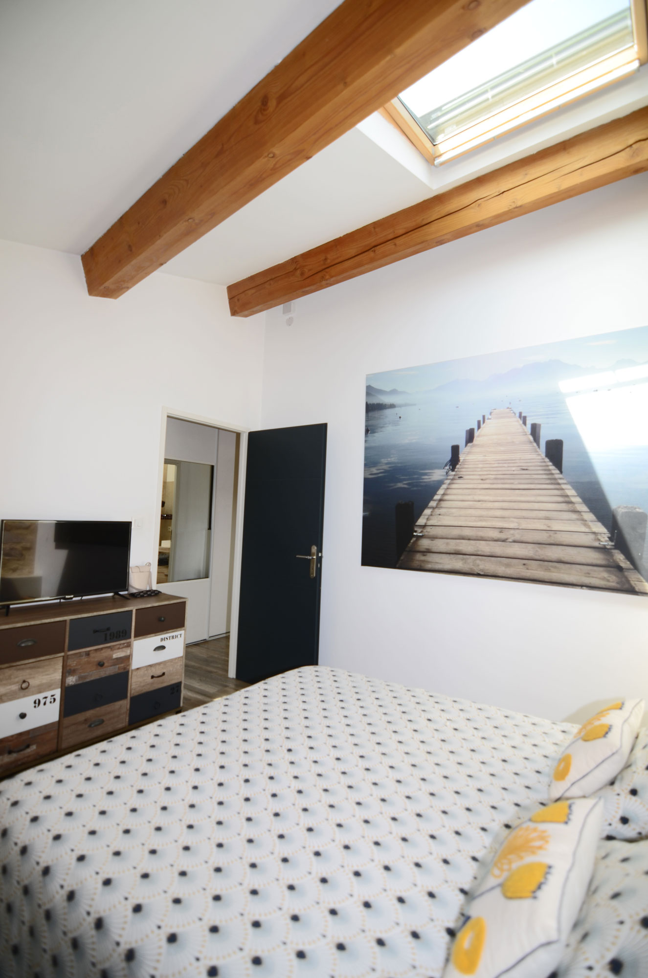 1382BI_bedroom.jpg