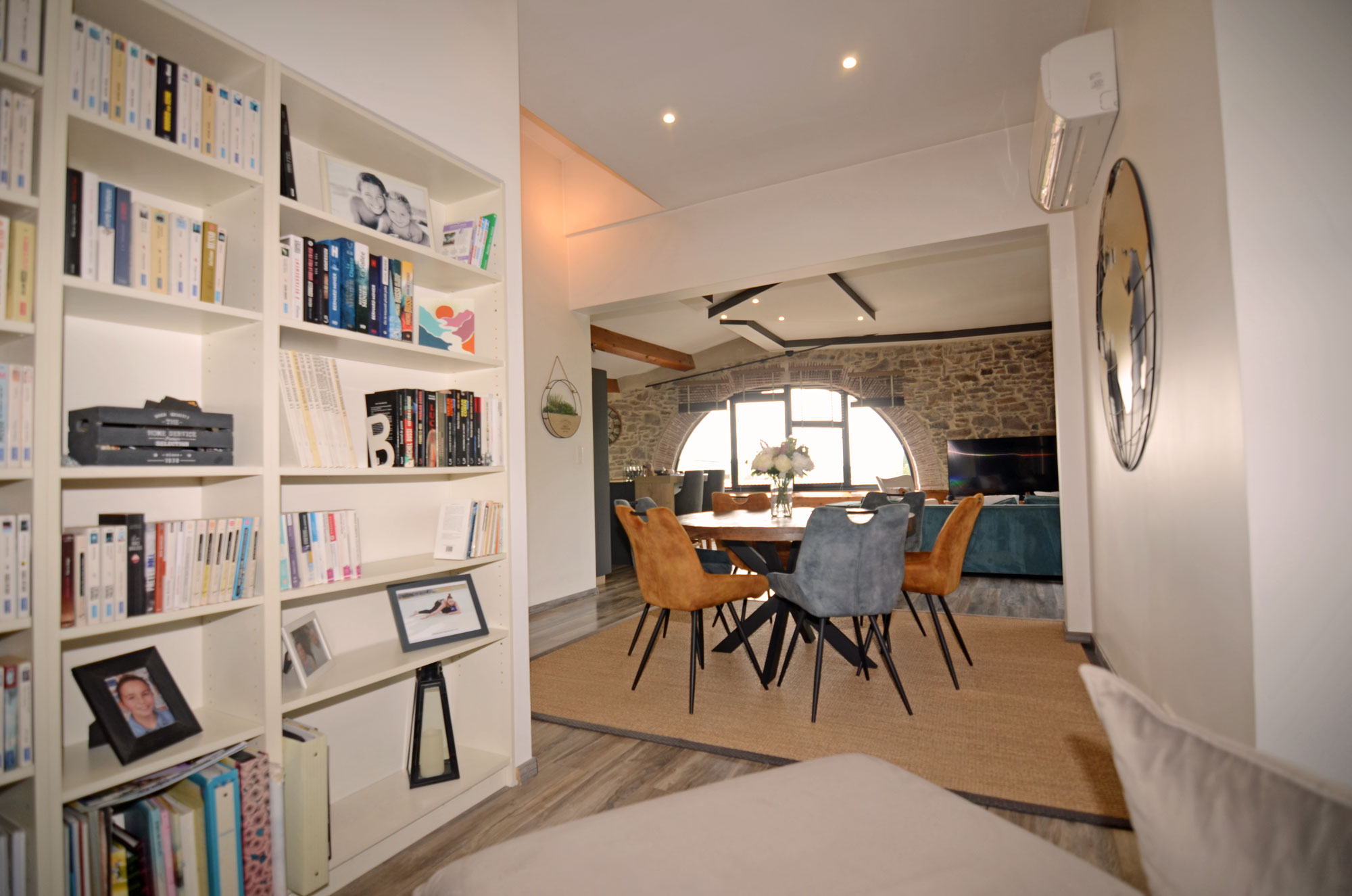 1382BI_open_space_living_area.jpg
