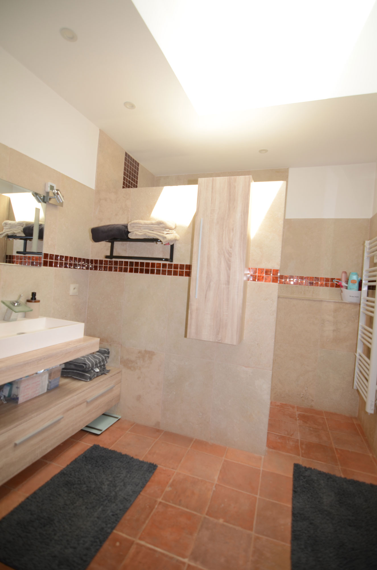 1382BI_shower_room.jpg