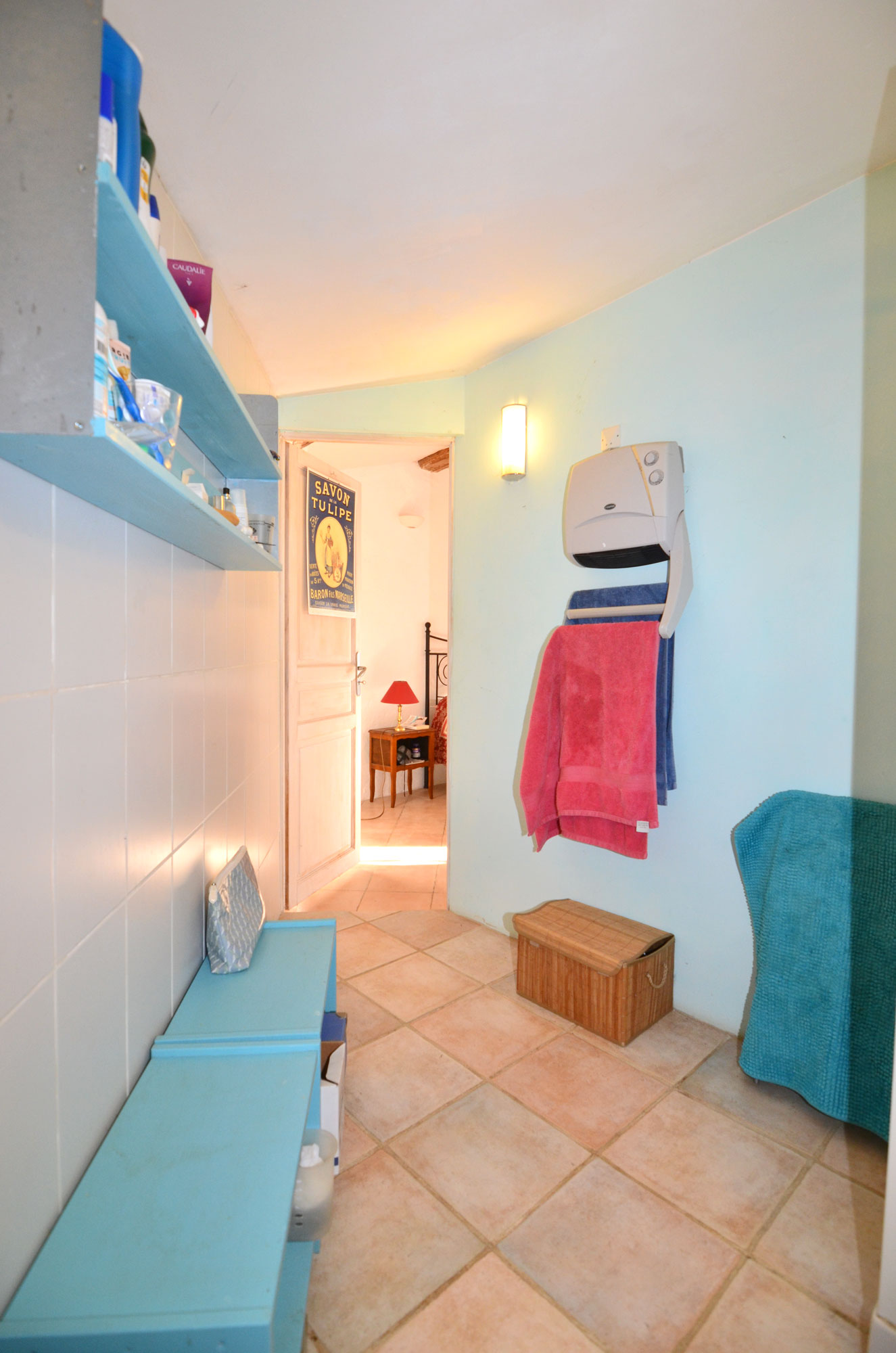 1387BI_Shower_room_to_bedroom.jpg