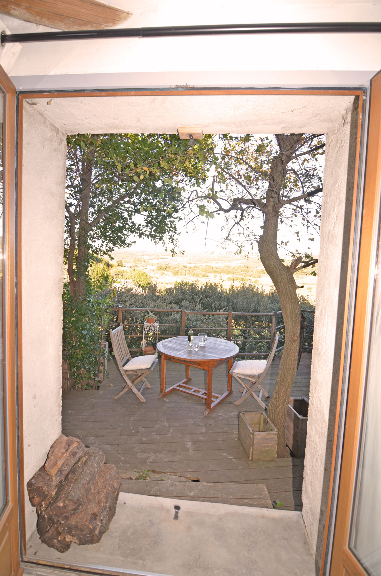 1387BI_window_with_view.jpg