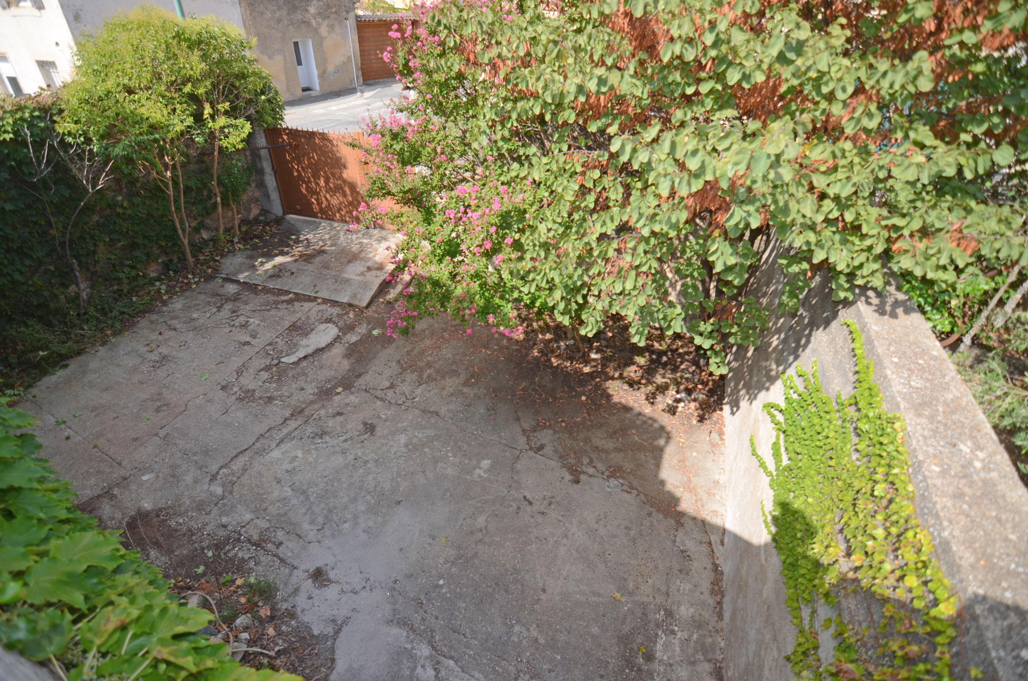 1388BI_courtyard_and_second_entrance.jpg